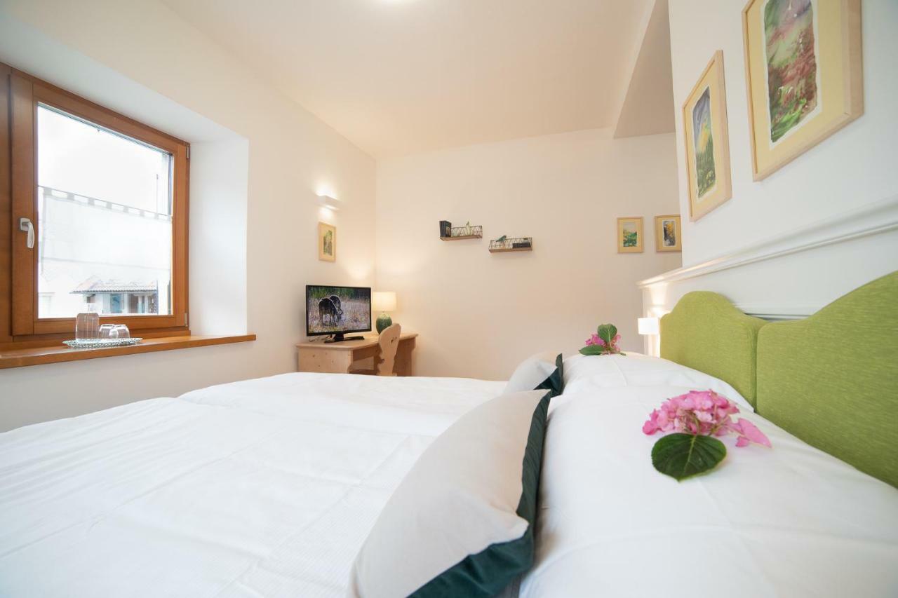 Alpedale Locanda Оваро Экстерьер фото