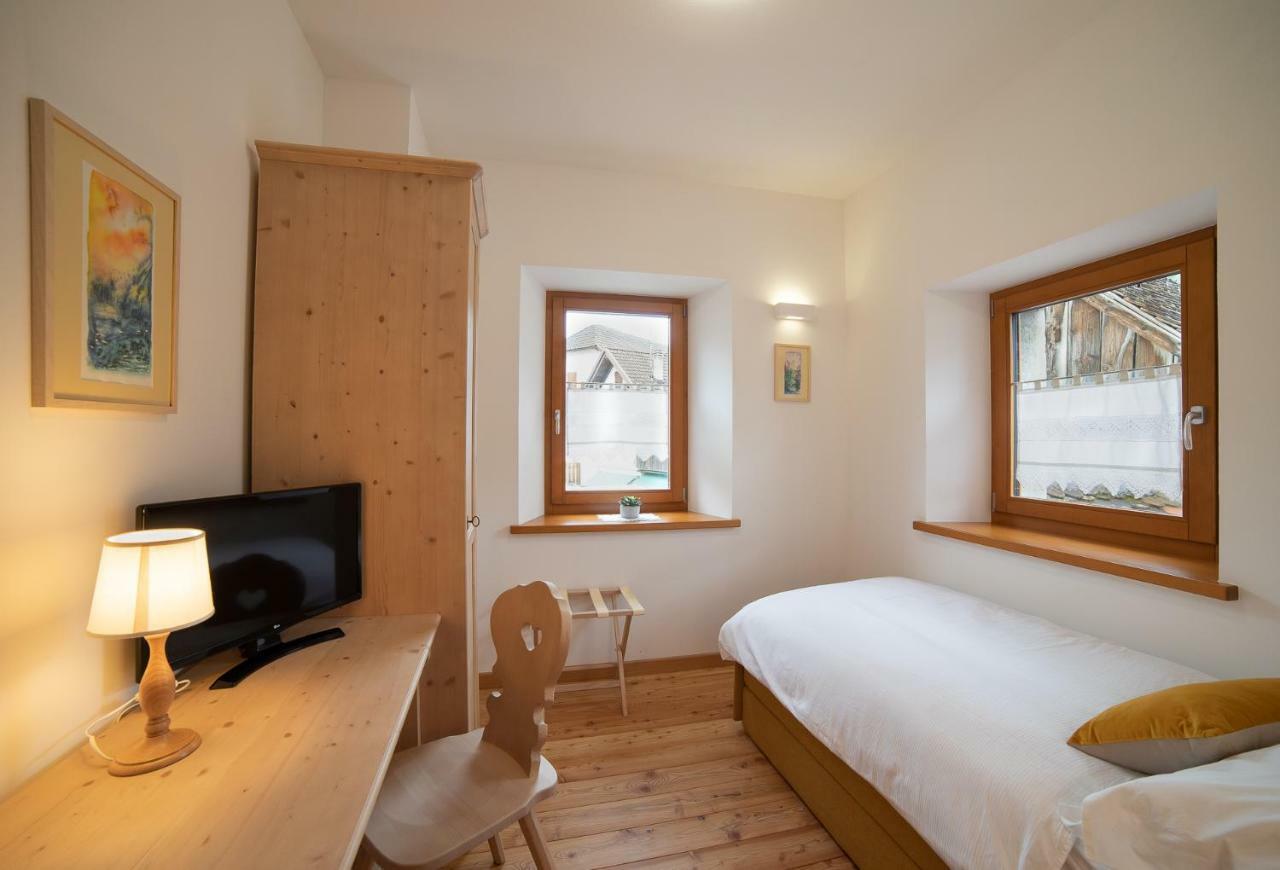 Alpedale Locanda Оваро Экстерьер фото